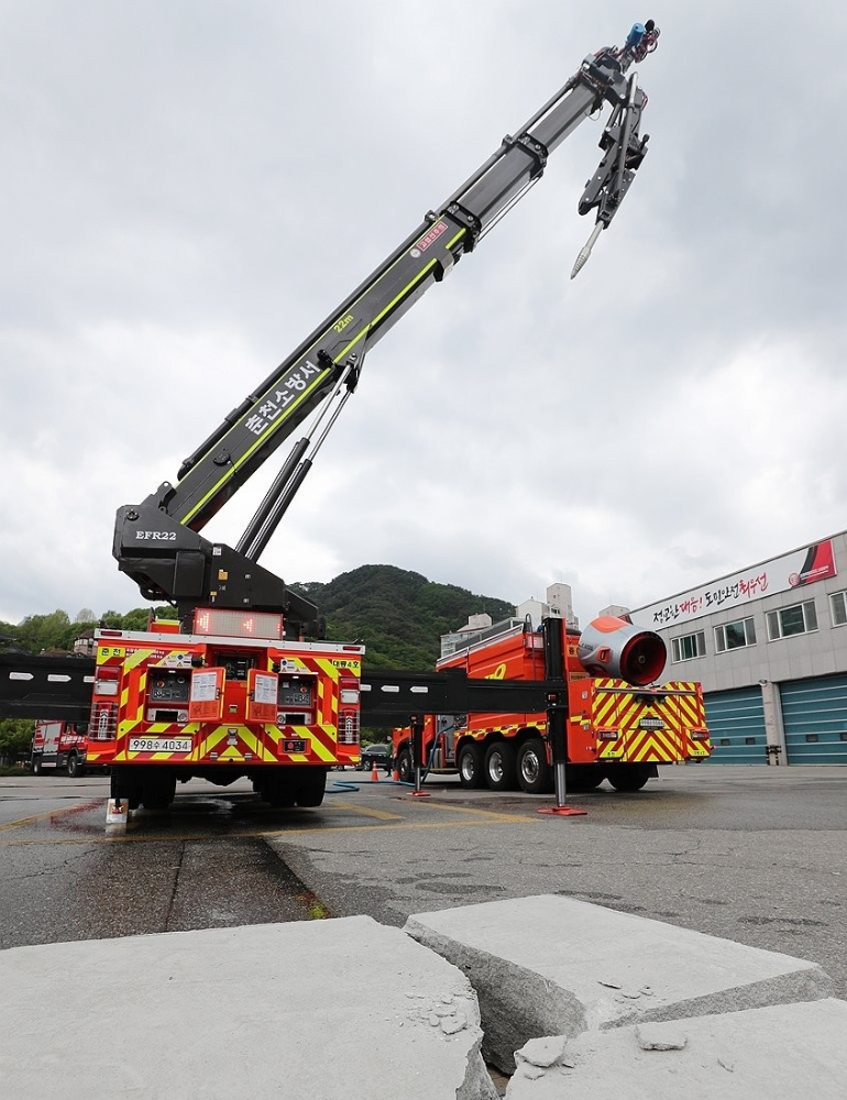 4.28 무인파괴방수차.jpg