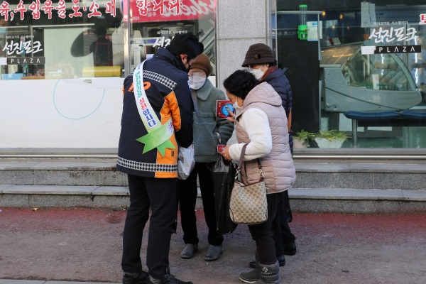 강릉소방서, 1월중 전통시장 점포점검의 날 및 안전하기 좋은 날 운영.JPG