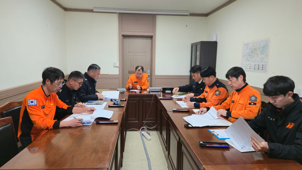 (12.26.)홍천소방서, 2025년 소방업무 추진 특수시책 선정 심의회 개최1.jpg