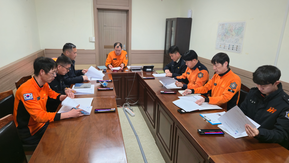 (12.26.)홍천소방서, 2025년 소방업무 추진 특수시책 선정 심의회 개최2.jpg