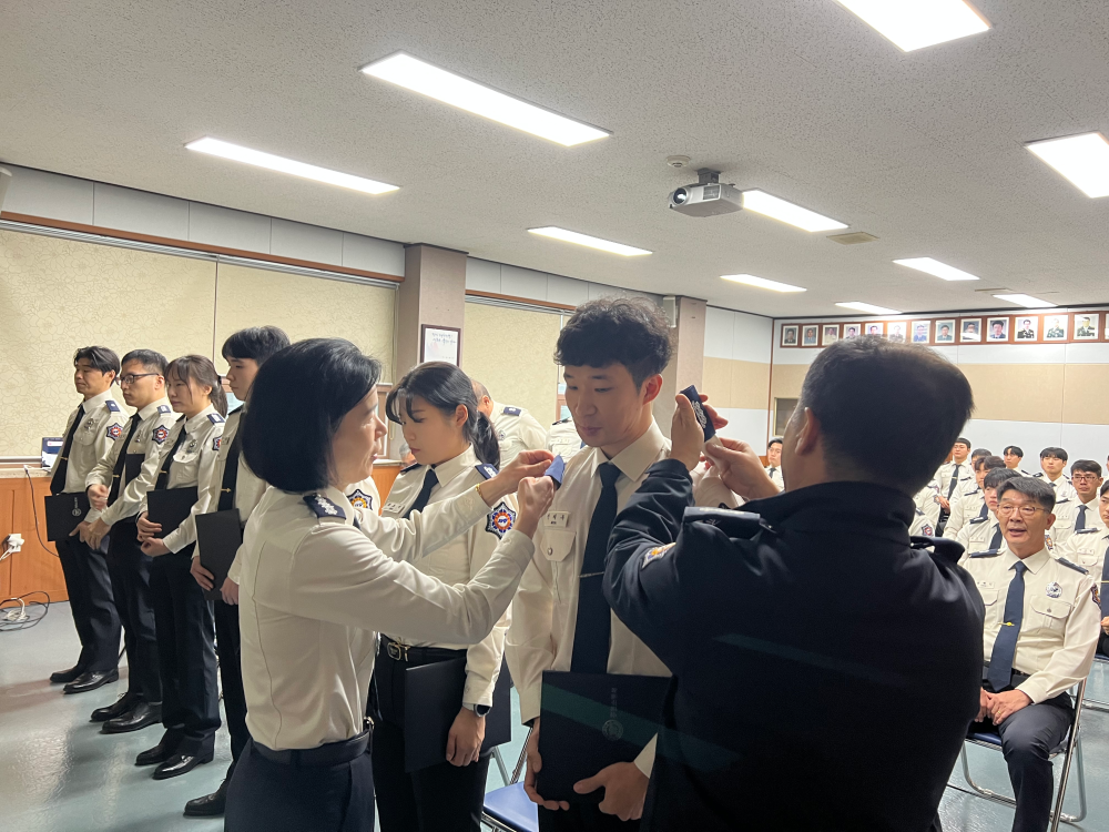 (1.6.)홍천소방서, 2025 상반기 승진·전입자 임용장 수여식3.jpg