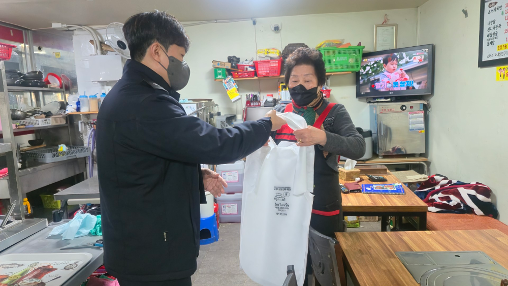 25.2.13.홍천소방서, 전통시장 점포점검의 날 캠페인2.jpg