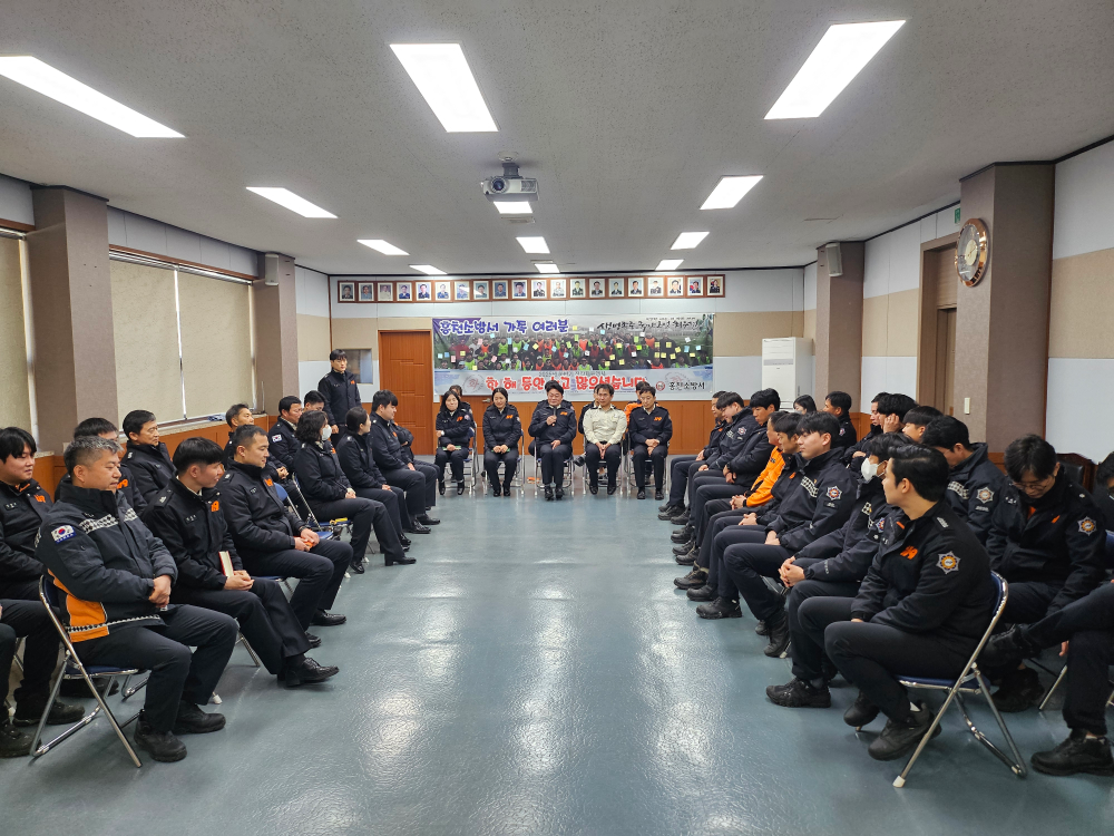 25.12.31. 홍천소방서, 2025년 성과 돌아보며 업무종료 간담회 개최 2.jpg