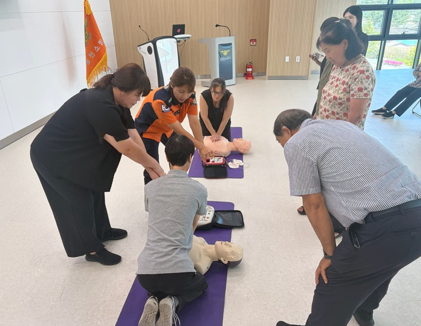 26.8.7. 홍천소방서, 농아인협회 홍천군지회 대상 신청사 견학·소방안전체험 실시 (2).jpg