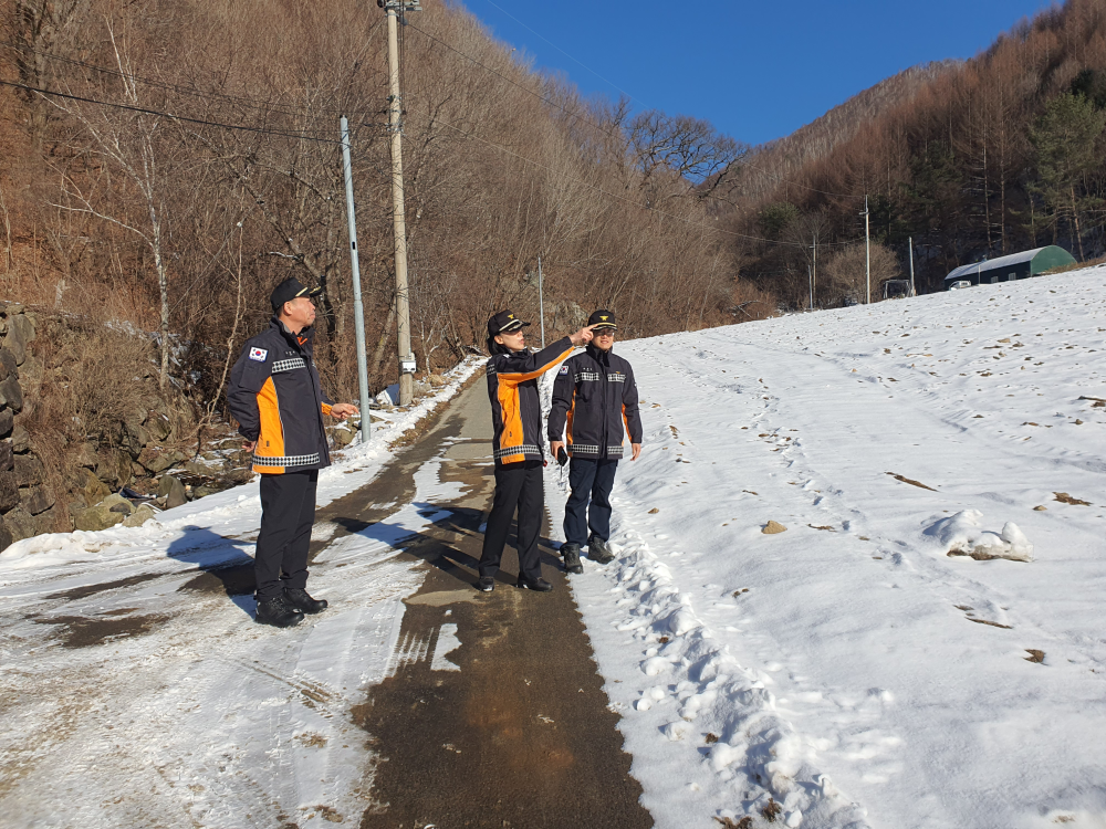 (12.23.)홍천소방서, 겨울철 폭설 피해 및 고립 예상지역 관서장 현지 점검3.jpg