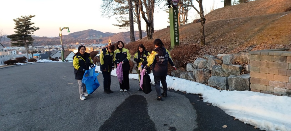 Resized_BandPhoto_2025_02_21_13_30_16.jpeg