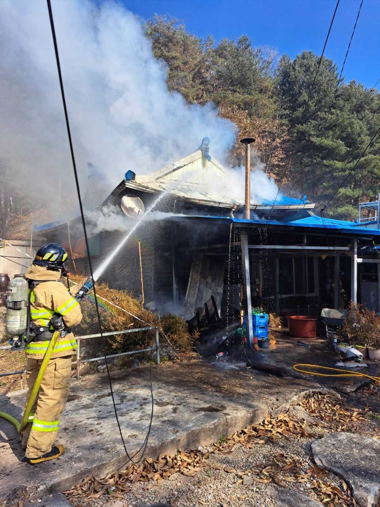 (1241)홍천 홍천읍 장전평리 건물화재(1).jpg