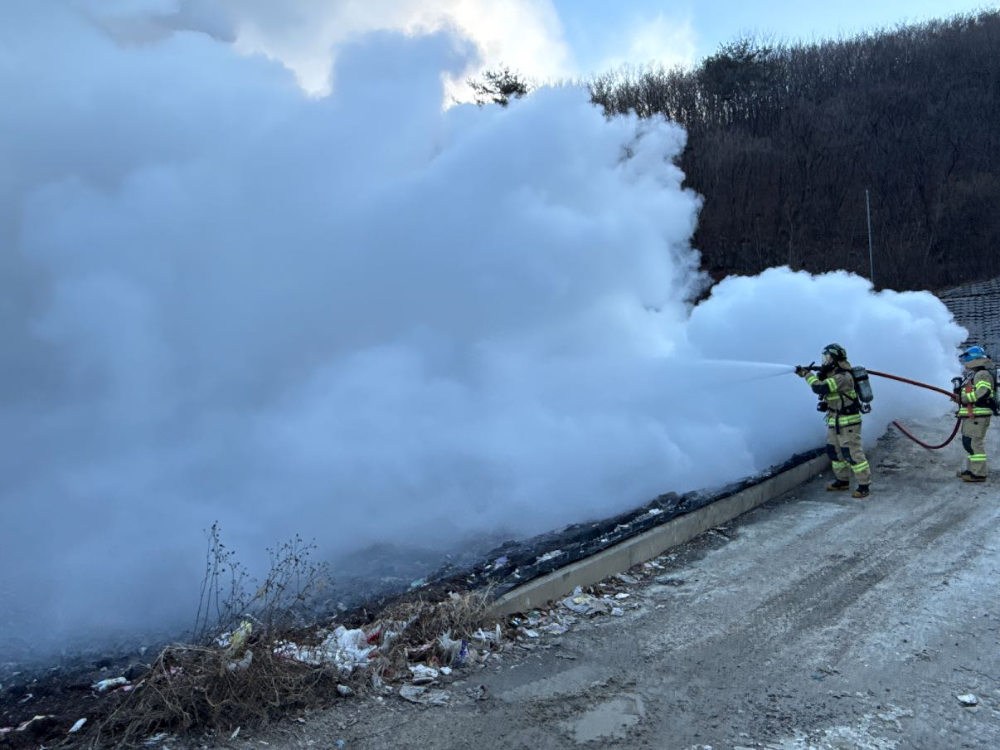0839 철원 야적장 화재.jpg