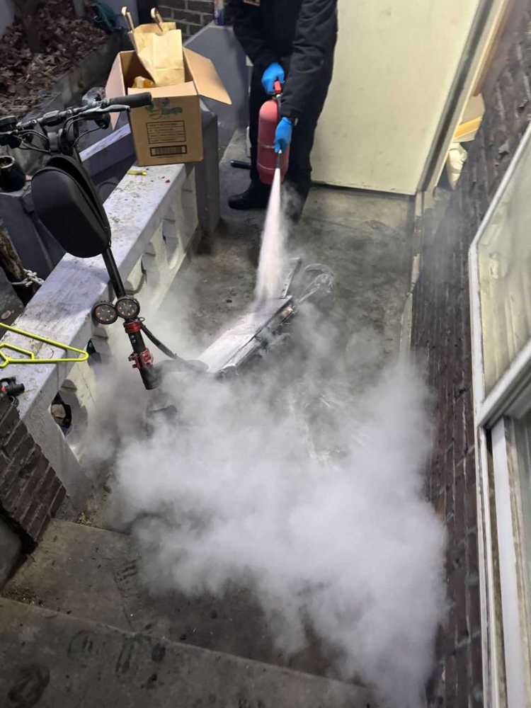 1720 춘천 효자동 전동퀵보드 화재 현장활동 사진.jpg