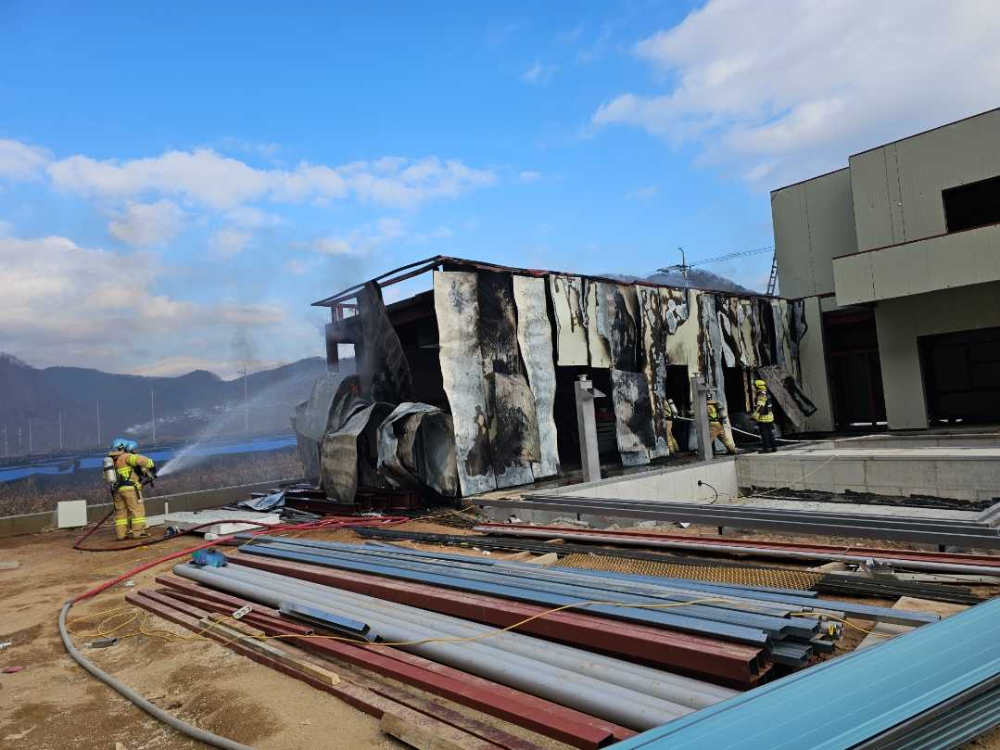 1221 홍천 남면 창고화재.jpg