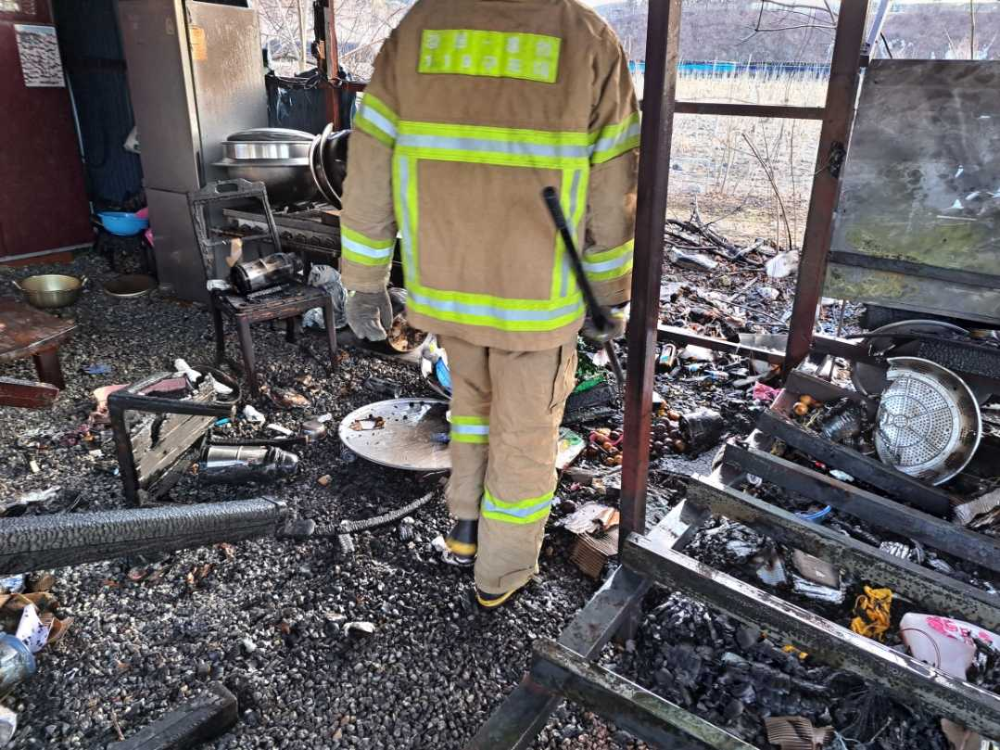 1725 홍천 두촌면 철정리 간이창고 화재 (2).jpg