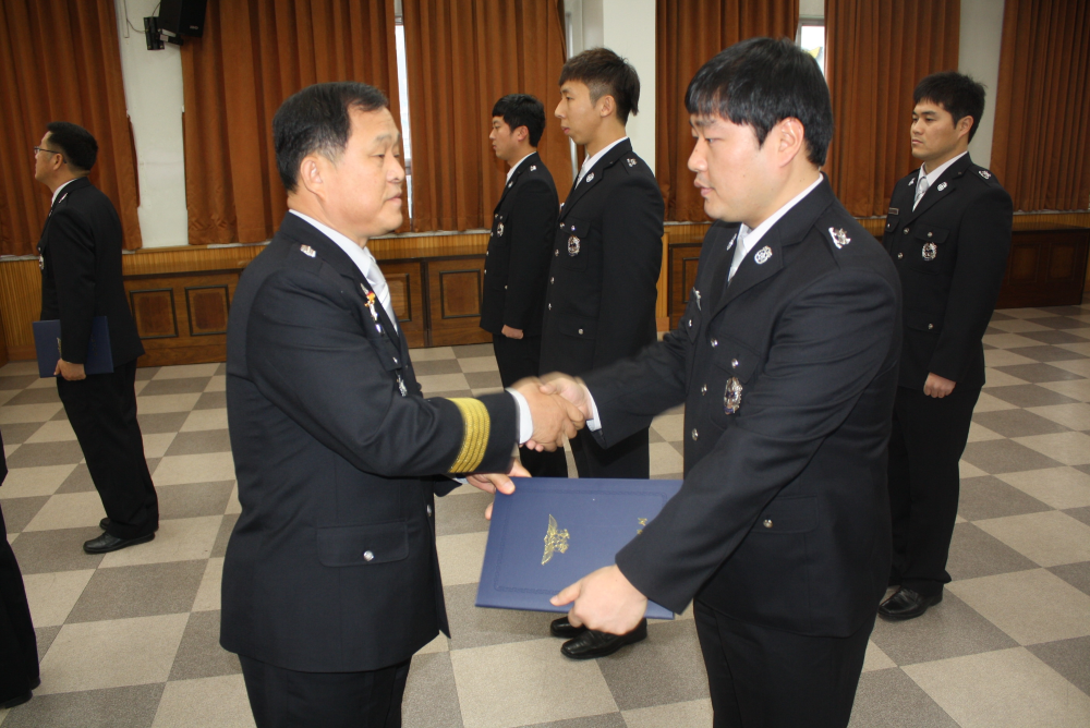 임용장_수여식_사진2.JPG