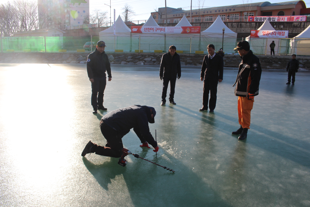 춘천소방서장_산천어_축제장_안전점검_사진_2.JPG