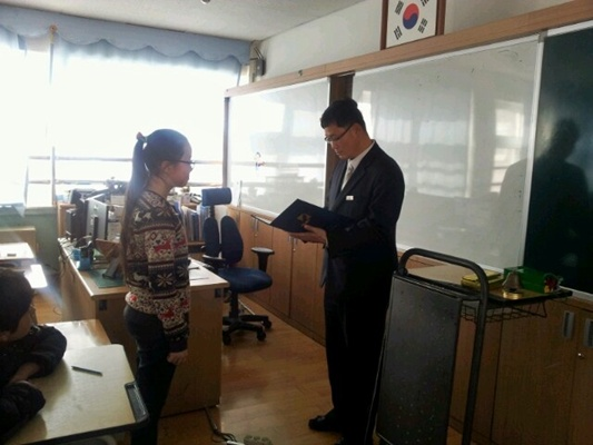 상장전달1.jpg