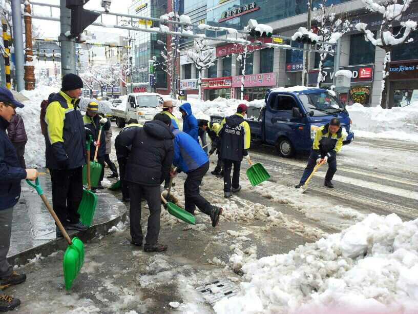 평창군의용소방대연합회_제설봉사2.jpg