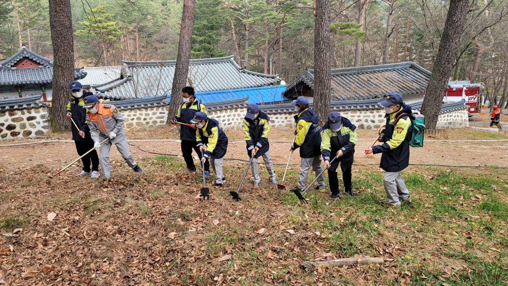 [보도자료-태백소방서] 2020.11.18.태백소방서, 가을철 산불대비 문화재 장명사 합동소방훈련 실시 (3).jpg