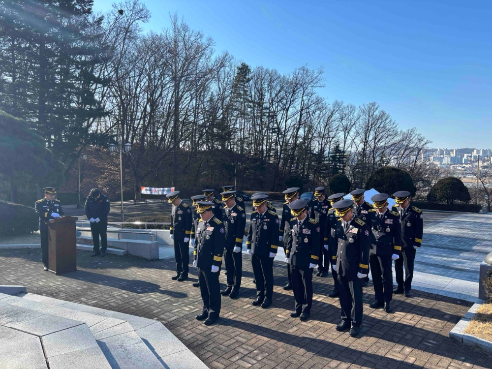 현충탑 참배 (1).jpg