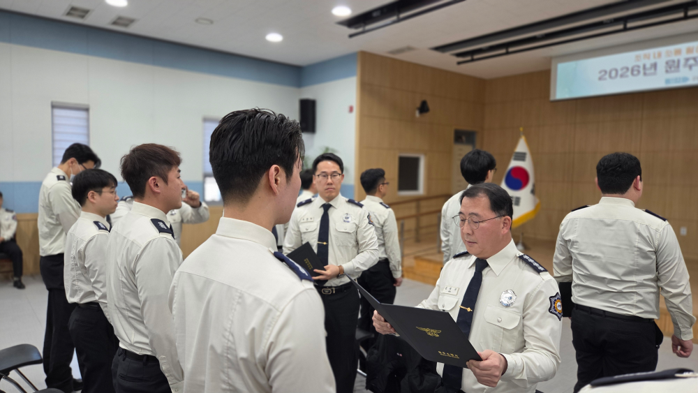 위촉장 수여2.jpg