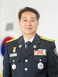 n용석진 양구소방서장.jpg