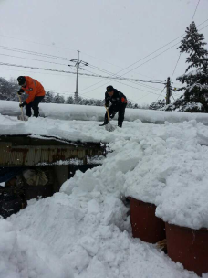 (2014. 2. 18) 우사 지붕 제설작업