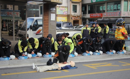 CPR 플래시 몹 및 생명의 문 비상구 안전관리 캠페인