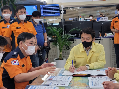 김진태 강원도지사 첫 일정을 119종합상황실에서 현장대원 격려