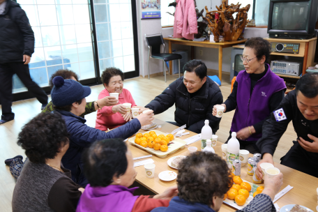 설맞이 돌꾸지 마을 어르신 위문 행사