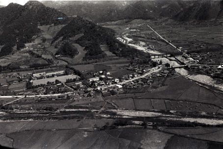 봉산동 상공에서 본 시가지 1974년