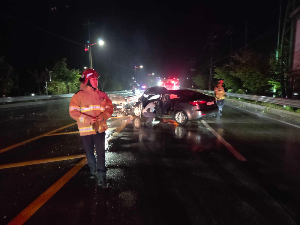 1838 양구읍 실내풋살장 앞 승용차 단독 충돌 현장활동 사진 2.jpg